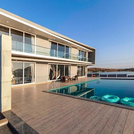 Stayvista'S Bellisimo Panorama - Lakeside Oasis With Infinity Pool, Modern Interiors, Open-To-Sky Bathtub, And Lush Green Lawn Nashik Εξωτερικό φωτογραφία
