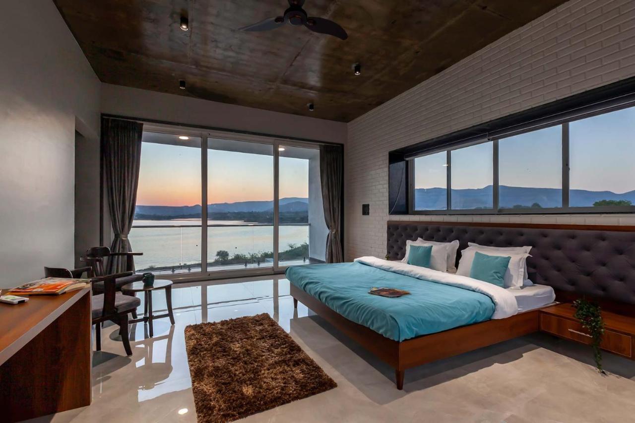 Stayvista'S Bellisimo Panorama - Lakeside Oasis With Infinity Pool, Modern Interiors, Open-To-Sky Bathtub, And Lush Green Lawn Nashik Εξωτερικό φωτογραφία
