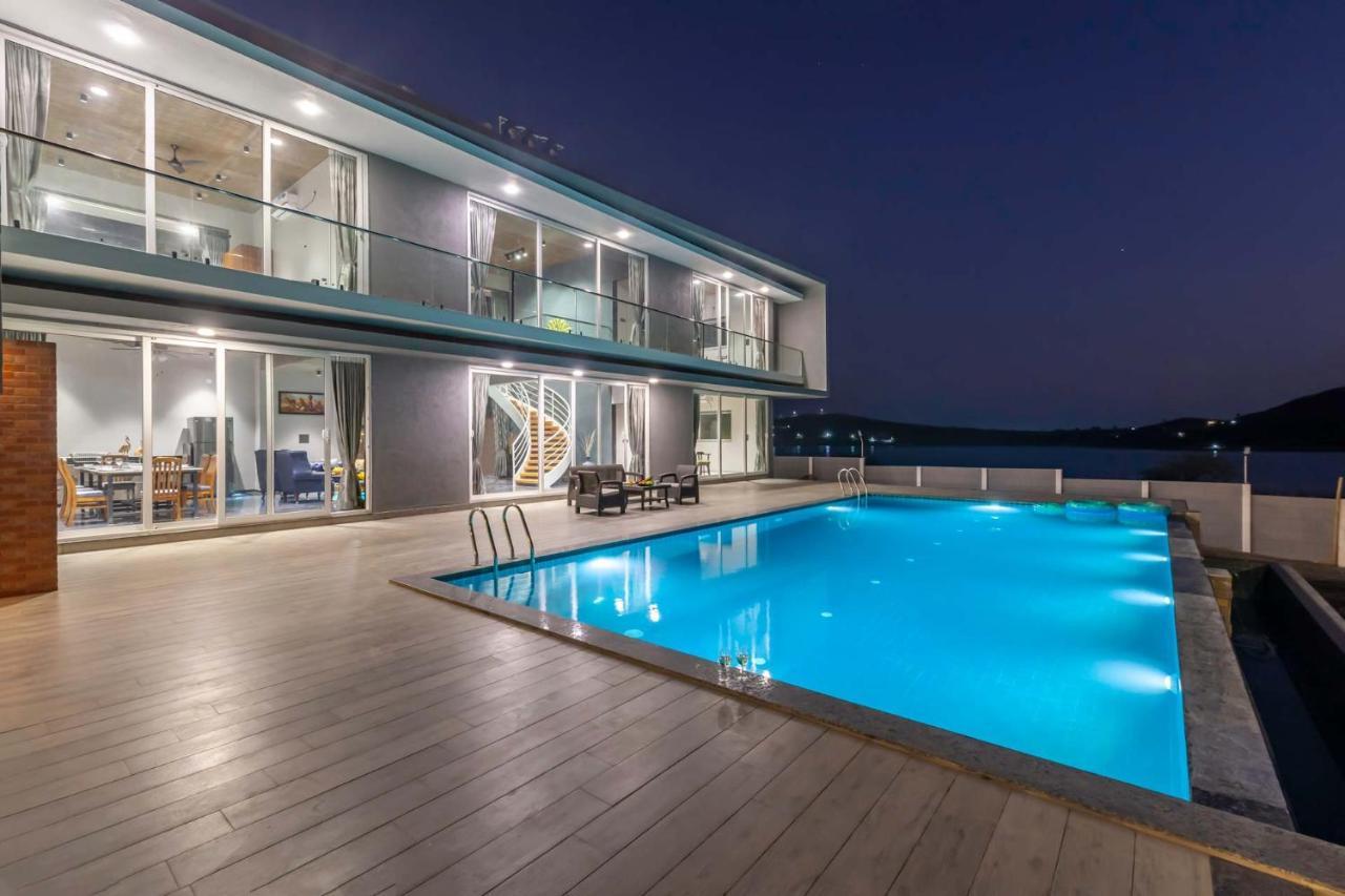 Stayvista'S Bellisimo Panorama - Lakeside Oasis With Infinity Pool, Modern Interiors, Open-To-Sky Bathtub, And Lush Green Lawn Nashik Εξωτερικό φωτογραφία
